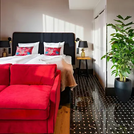 U14, Autograph Collection