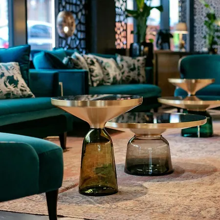 U14, Autograph Collection 4*