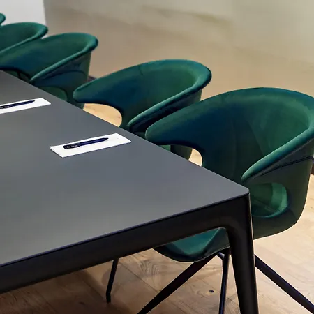 U14, Autograph Collection