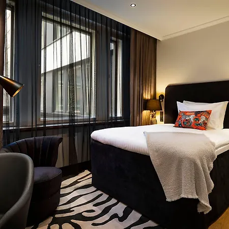 U14, Autograph Collection