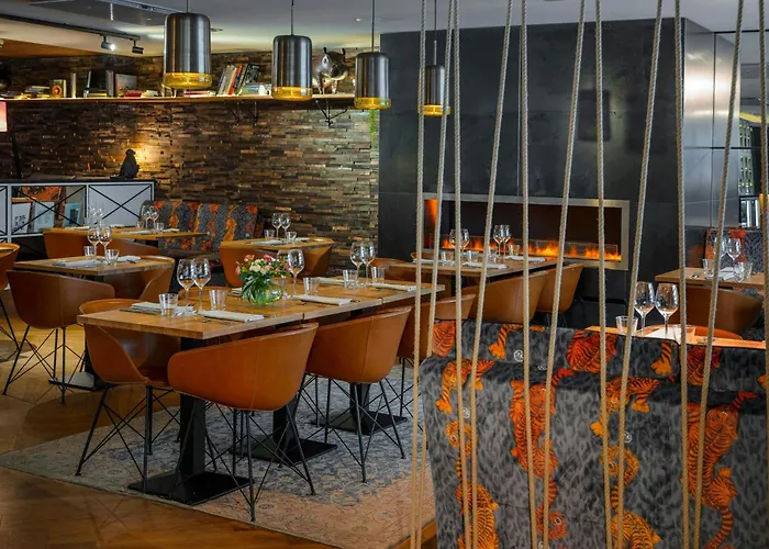 U14, Autograph Collection 4*