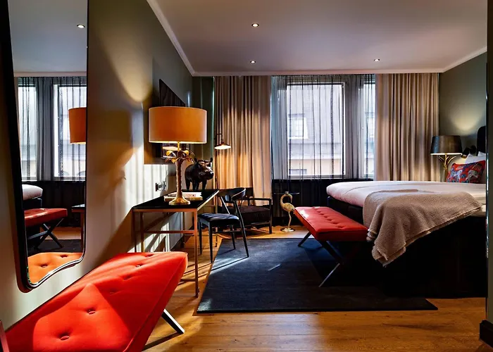 U14, Autograph Collection 4*