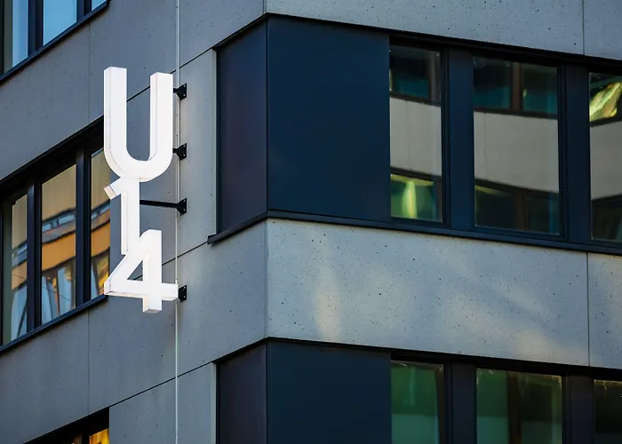 U14, Autograph Collection