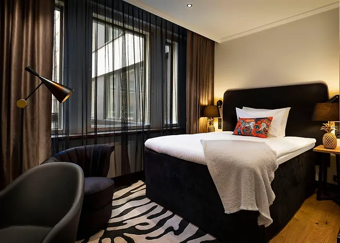 U14, Autograph Collection