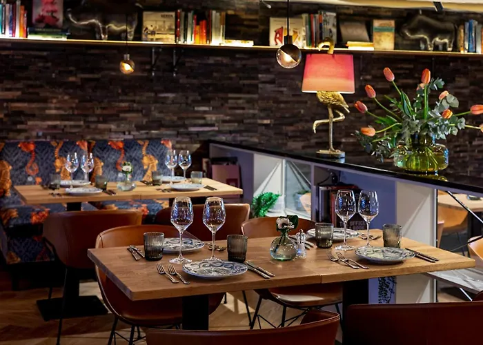 U14, Autograph Collection