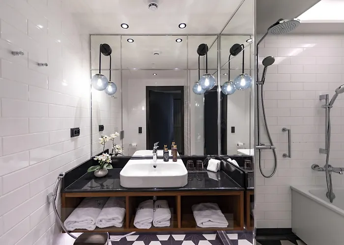 U14, Autograph Collection 4*