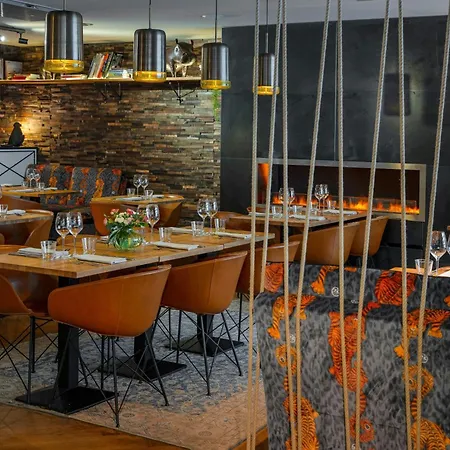 U14, Autograph Collection 4*