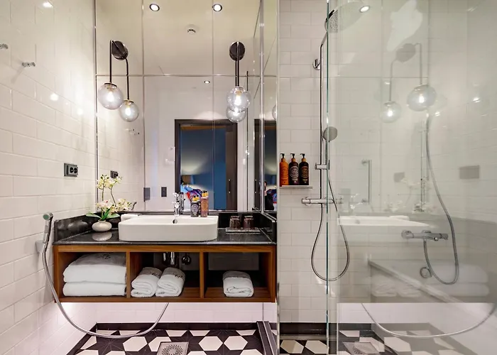 U14, Autograph Collection